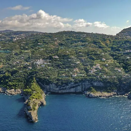 - Elia Villa Massa Lubrense
