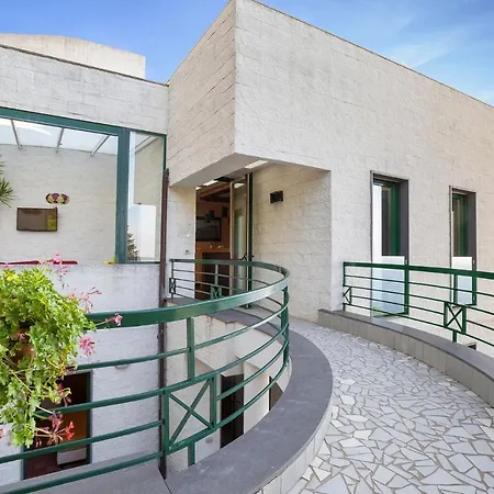 Villa - Elia *