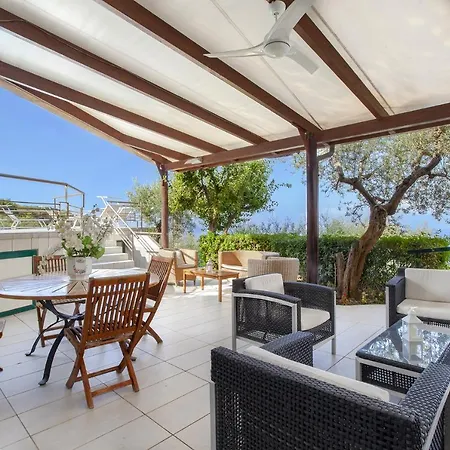 Villa - Elia *